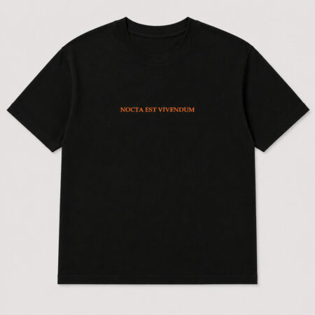 T-Shirt nera - Nocta Est Vivendum